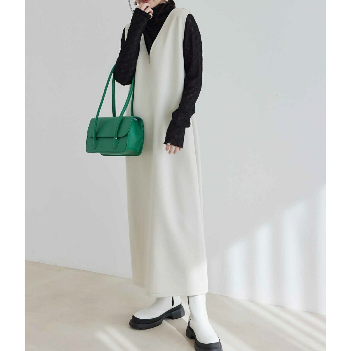 【WEB限定】カットポンチVネックワンピース／ビザビ（vis-`a-vis）のサムネイル