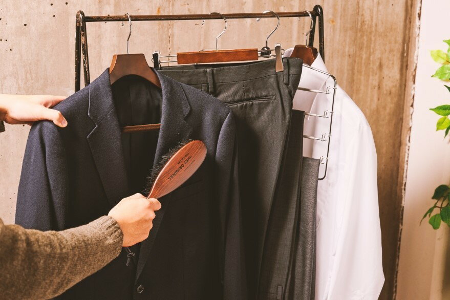 ハンズオリジナル　職人がひとつひとつ丁寧に仕上げた洋服ブラシ　万能タイプ／ハンズ（HANDS）
