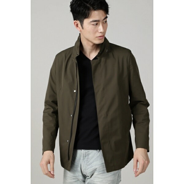 [型番：2012356]【デザイン性に優れた快適なパッカブルブルゾン】■HIGH STREET■＜DESIGN＞ストレッチ性の高いテックストレッチ素材を使用したスタイリッシュなスタンドブルゾンの一面と、スタンドカラーから出したフードをドット釦でセットする事でのカジュアルフードブルゾンの二面性のあるスタイリングの巾を広げられる一着です。コンシールファスナー/ドット釦仕様にする事でカジュアル性を合わせ持つスタイリッシュな仕上がりになっています。内側のZIPの中に収納出来るパッカブル仕様によりトラベルニーズに最適な一着です。＜TEXTILE＞ヨコストレッチ性の高いポリエステルを使用しており生地はっ水加工付きで急な雨にも対応可能な素材です。シワにもなりにくく、トラベル素材としても最適な素材です。　　　　　　　　　　　ポリエステル　100■カラー：カーキS:バスト98cm着丈66cm袖丈59cm肩幅42cmM:バスト104cm着丈67.5cm袖丈60cm肩幅43cmL:バスト108cm着丈70cm袖丈62cm肩幅44cmLL:バスト110cm着丈72cm袖丈62cm肩幅46cm※(　)で表記されている数字はヌードサイズです。ヌードサイズとは衣服を身につけない身体のサイズです。お客様ご自身の身体サイズと比較してお選びください。 ■素材： （表地）ポリエステル 100%（裏地）ポリエステル 100% ■お手入： &nbsp;&nbsp;>>商品のお取り扱い方法 ■原産国： 中国製HIGH STREET∴パッカブルフードブルゾン／ハイストリート（HIGH STREET）カーキ画面上と実物では、多少色具合が異なって見える場合がございます。