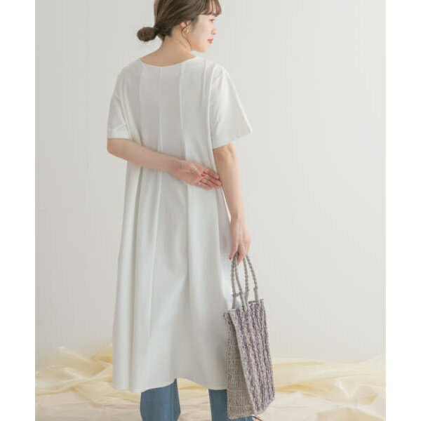 Vネックタックワンピース／アイテムズ アーバンリサーチ（ITEMS URBAN RESEARCH）のサムネイル
