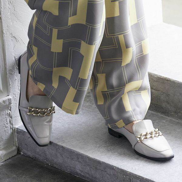 スクエアトゥチェーンビットローファー／カリーノ（carino）