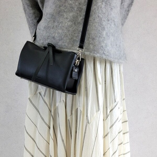 シンストリングフラップ アオリショルダーバッグ／アングリッド（Ungrid）