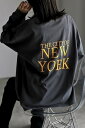 [型番:77-002116]【yunaさんバイイングアイテム】後ろ姿もおしゃれ見え!-NEW YORK-ロゴTシャツバックロゴが印象的な、ビッグサイズのロングスリーブTシャツ。ゆったりとしたオーバーシルエットに、ドロップショルダーで楽な着心地。フロントは左胸の小さめロゴで、バックにお洒落なNEW YORKのロゴプリント。デニムパンツと合わせてデイリーに合わせるのはもちろん、ペンシルスカートやギャザースカートなど女性らしいアイテムと組み合わせても大人可愛いコーデに。------------------------透け感/オフホワイトのみややあり光沢感/なし伸縮性/なし裏地/なし厚み/普通------------------------■モデル情報yuna【160cm】チャコールグレー着用Keiko【158cm】オフホワイト、グレー着用※モデル着用画像は実際の色と多少異なる場合がございますのでトルソー画像をご確認ください。■カラー：3色展開着丈65.5cm 肩幅62cm 身幅61.5cm 袖丈50cm 裾幅61cm※(　)で表記されている数字はヌードサイズです。ヌードサイズとは衣服を身につけない身体のサイズです。お客様ご自身の身体サイズと比較してお選びください。 ■素材： 綿100% ■お手入： &nbsp;&nbsp;&gt;&gt;商品のお取り扱い方法 ■原産国：バックプリントNEWYORKロゴロンT／ボンジュールサガン（BONJOUR　SAGAN）OFF-WHITEGRAYCHARCOAL-GRAY画面上と実物では、多少色具合が異なって見える場合がございます。