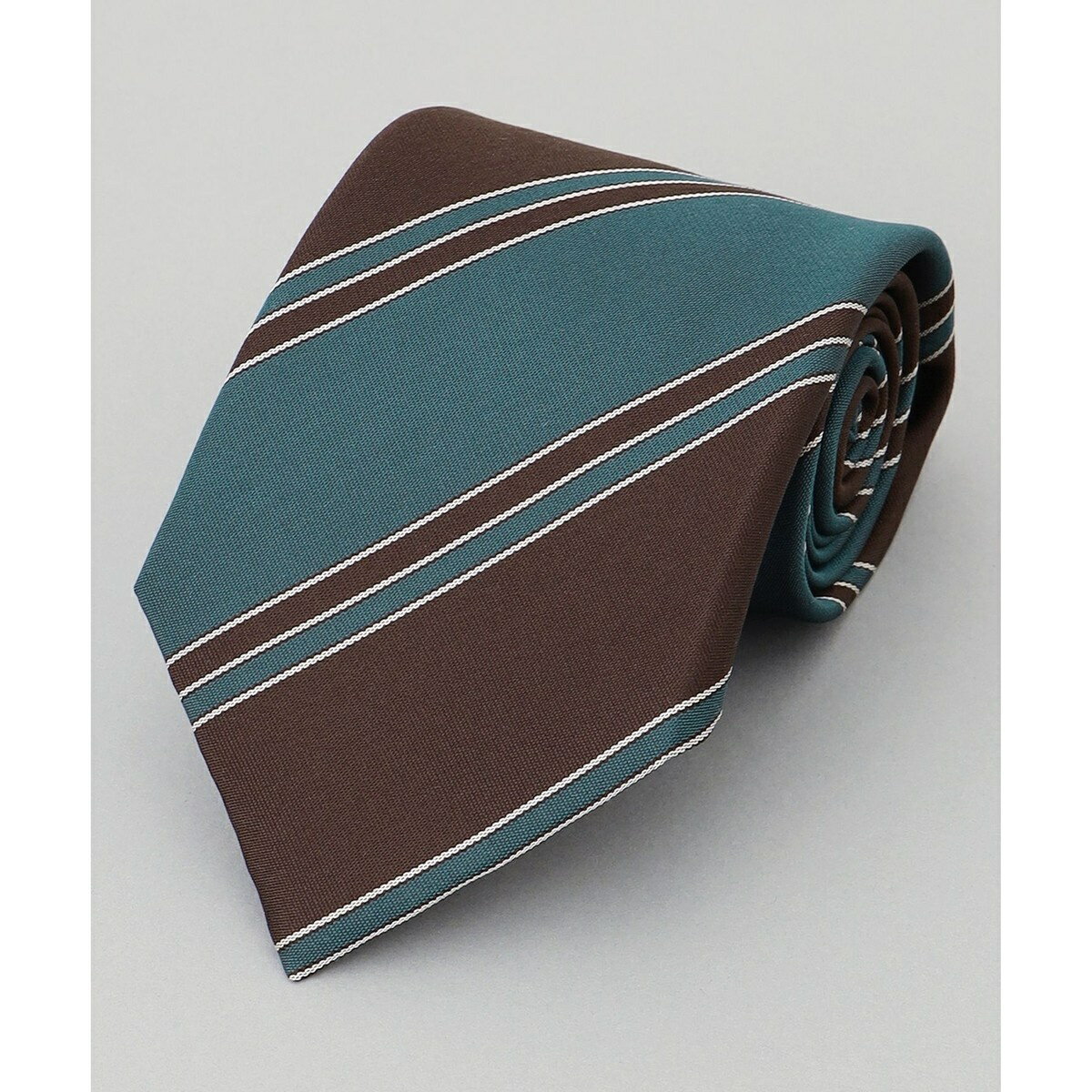 [型番：TRGOSS0054]-西陣ネクタイ-京都西陣地区で織られる生地を使ったネクタイです。縫製は日本国内の職人により作られます。●染色シルクの染めは「枷染め」と言い今では着物くらいにしか使われなくなった染色技法です。シルクは伸びたら痩せ...