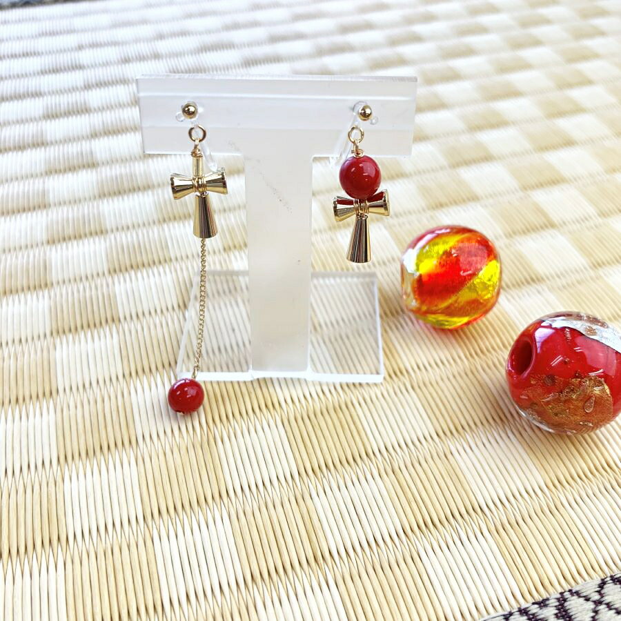 けん玉アシンメトリー樹脂ノンホールイヤリング／和小物マルシェ（Wakomono Marche）のサムネイル