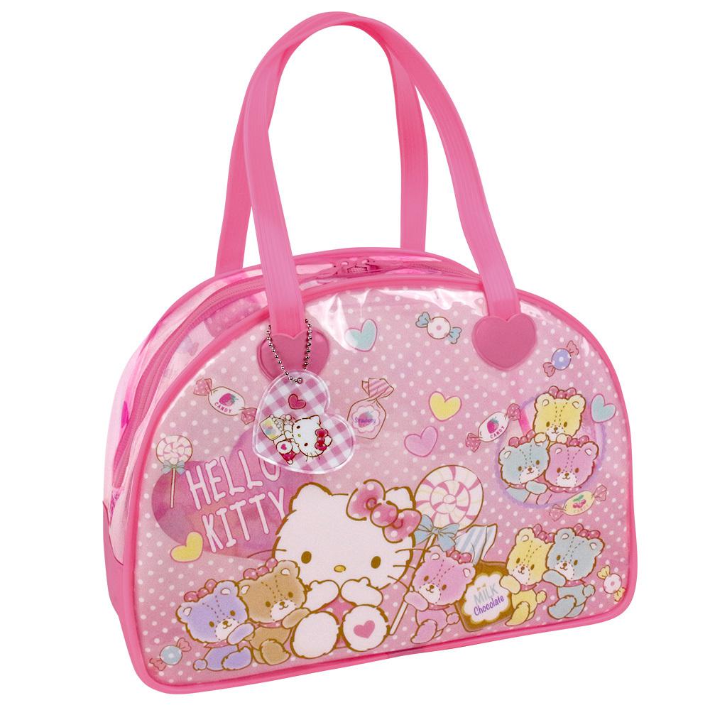 [型番:bostonpool]【ブランド名】 ノーブランド NO BRAND【商品名】 ボストン型 プールバッグ 【メーカー型番】 【商品説明】海やプールなど水遊びのレジャーにぴったりなプールバッグが発売♪【お手入れ簡単】しっかりとした素材のビニールバッグ。水に濡れてもサッと拭き取れるので雨の日のお出かけバッグにしても◎【ボストンバッグ型】開口部は大きく開くダブルファスナー式！中が見やすく、出し入れもラクラク。【たっぷり収納】マチがあるので、水着やゴーグル、バスタオルもしっかり入るサイズ感♪【プライバシーも確保】前後は中が見えにくいプリント柄。裏面に名前が書けるネームホルダー付きでお子さまも安心！【程よい長さ】手持ちや肩掛けにもしやすい長さの持ち手。【かわいいイラスト】元気いっぱいのキッズにぴったり！人気キャラクターのイラストがとってもキュート！■カラー：26.パウ・パトロール【キャラクターシリーズ】[縦]約23cm／[横(底部)]約31cm／[マチ]約12cm[持ち手]約43cm【その他】[縦]約25cm／[横(底部)]約33cm／[マチ]約14cm[持ち手]約43cm※サイズは当店計測の実寸サイズです。実際の商品ならびにメーカー表記サイズとは多少の誤差が生じる場合がございます。あらかじめご了承ください。※(　)で表記されている数字はヌードサイズです。ヌードサイズとは衣服を身につけない身体のサイズです。お客様ご自身の身体サイズと比較してお選びください。 ■素材： ■お手入： &nbsp;&nbsp;>>商品のお取り扱い方法 ■原産国：プールバッグ キッズ 通販 ビーチバッグ ビニールバッグ プールバック ビーチバック／バックヤードファミリー（BACKYARD FAMILY）ハローキティマイメロディリトルツインスターズサンリオキャラクターズすみっコぐらしスーパーエクスプレスジュラシックワールドパウパトロールパウパトロールピンクシナモロール呪術廻戦フラワースペースディノワールドユニコーン25.クロミ25.シナモロール25.スーパーエクスプレス25.ジュラシック・ワールド25.アニマル画面上と実物では、多少色具合が異なって見える場合がございます。