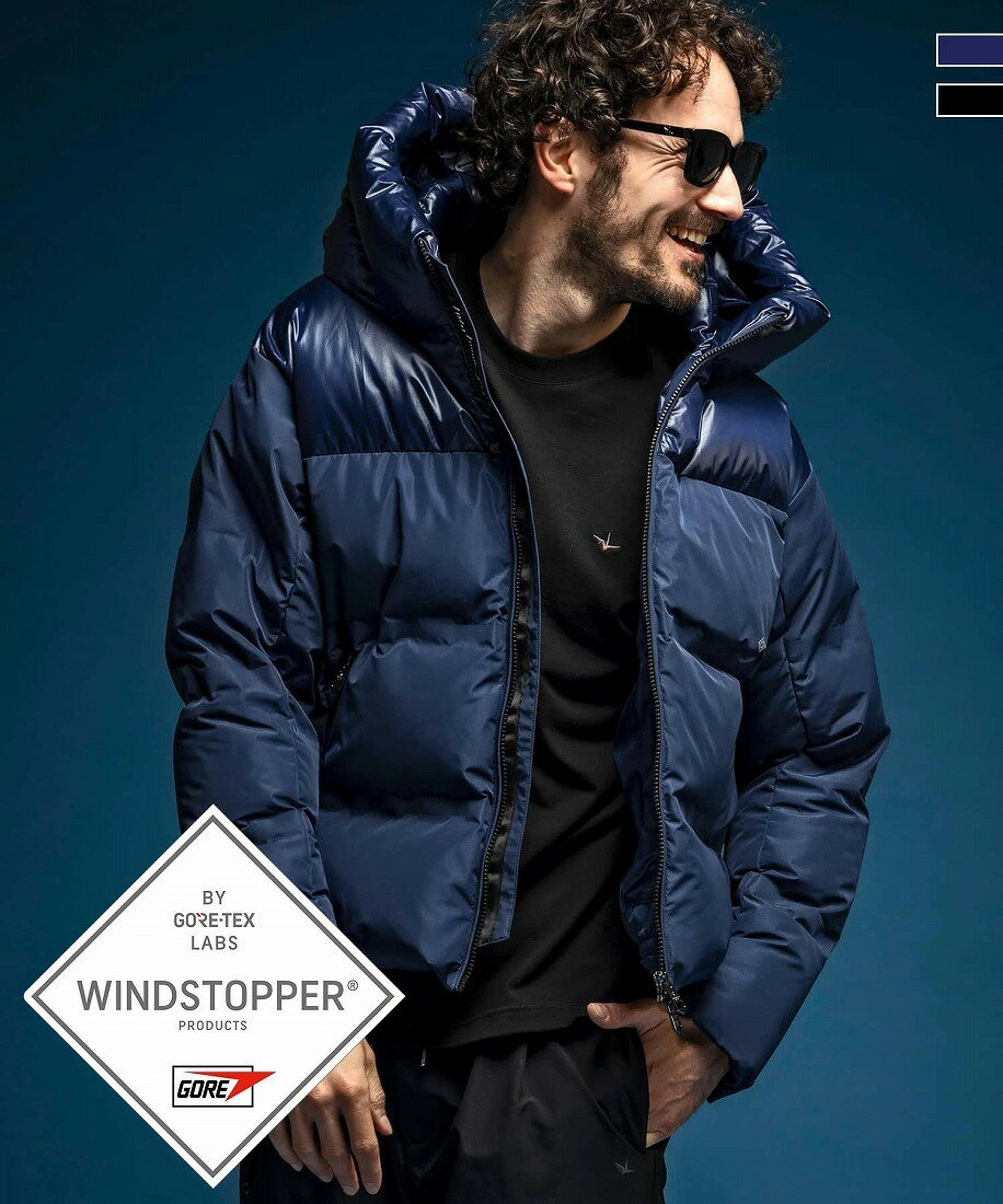 防風・透湿・撥水に優れたWINDSTOPPERR BY GORE-TEX LABS仕様のダウンジャケット。ダウン90%フェザー10％の高品質なリアルダウンを使用し、フィルパワー700を誇ります。ヨーク部分は光沢素材で切り替え、ラグジュアリーな輝きを演出。更にダウンキルトには圧着テープを用いることでステッチを排除し、ダウンでありながらスマートなシルエットを実現しました。縫い目がないことでより防水性の向上も叶えています。ファスナーの前立て部分には1PIU1GUALE3 RELAX人気の筆記体ロゴを配置。更に裏地には両ブランドのロゴをプリントした総柄生地を使用するなど、フロントを開けた状態での着用も映える仕上がりに。機能性とデザイン性を両立したアーバンアウトドアスタイルで、タウンからアウトドアまでシームレスに活躍します。[型番:USO-23102]■カラー：ブラック、ネイビーS 約(着丈66 肩幅48 身幅60 袖丈60)cmM 約(着丈68 肩幅50 身幅62 袖丈61)cmL 約(着丈70 肩幅52 身幅64 袖丈62)cmXL 約(着丈72 肩幅54 身幅66 袖丈63)cmXXL 約(着丈74 肩幅56 身幅68 袖丈64)cm※(　)で表記されている数字はヌードサイズです。ヌードサイズとは衣服を身につけない身体のサイズです。お客様ご自身の身体サイズと比較してお選びください。 ■素材： 表地：ポリエステル100%裏地：ナイロン100%別布：ナイロン100%詰め物：ダウン90%、 フェザー10% ■お手入： ウェットクリーニング&nbsp;&nbsp;&gt;&gt;商品のお取り扱い方法 ■原産国： 中国製1PIU1UGUALE3 RELAX×+phenix コンビダウンジャケット 飯田将成着用／ウノピゥウノウグァーレトレ リラックス（1PIU1UGUALE3 RELAX）ブラックネイビー画面上と実物では、多少色具合が異なって見える場合がございます。