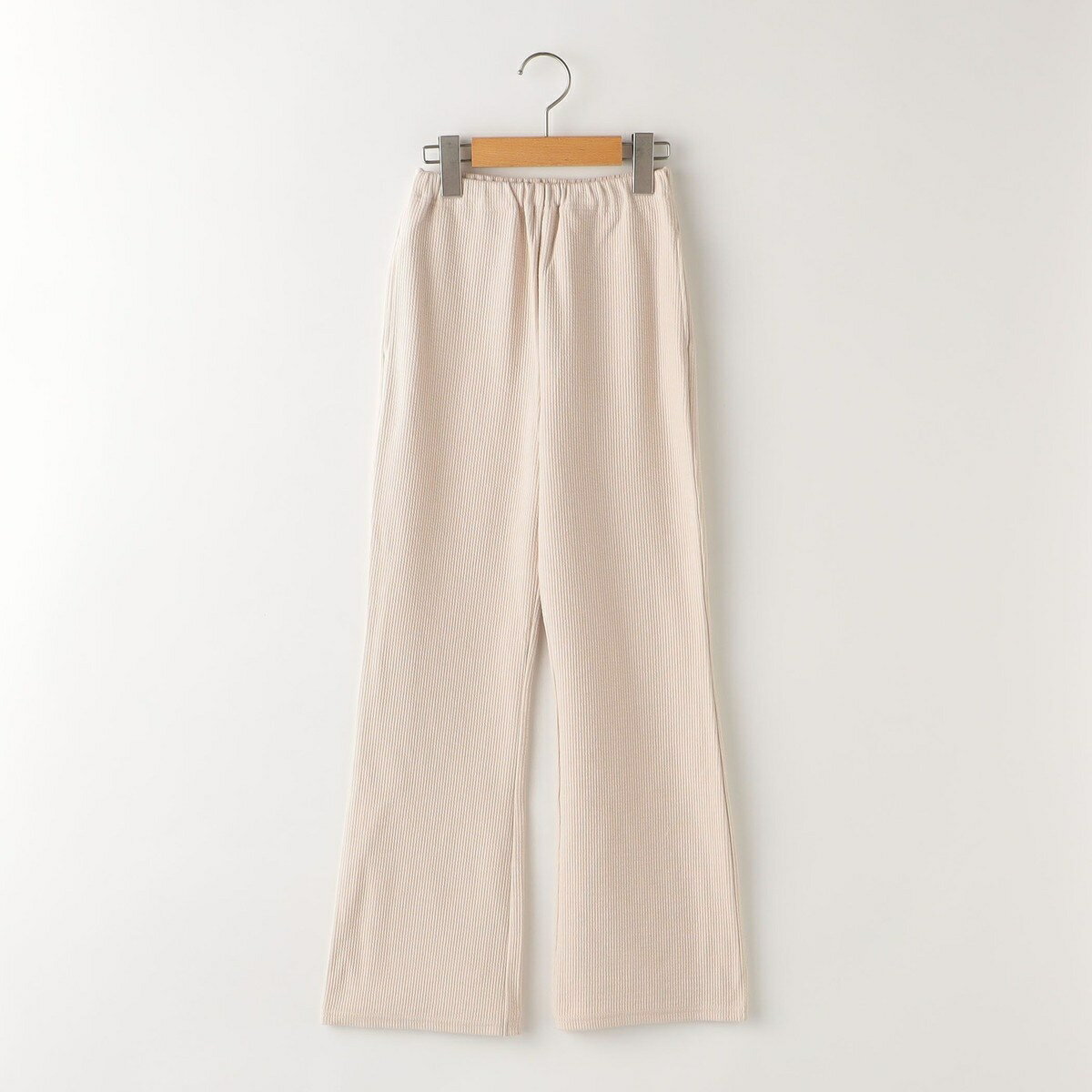 [型番：513140139]ソフトフレアなシルエットが旬な印象のカットソーパンツです。優しい表情のリブデザインにより、リラックス感とスッキリ見えを兼ね備えた優秀アイテム◎いつものコーディネートにプラスワンするだけでこなれたスタイルが叶います...