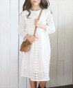 キッズ レースドレスBALLET DRESS洋服っぽく着こなせるすらっと綺麗ラインのバレエドレスSimple design総レースの透け感がお洒落なシンプルドレスデザイン。上品なスタイル〜カジュアルなスタイルにも着こなせて、発表会やパーティコーデなどにもオススメ。Aラインドレスでシルエットが綺麗にウエストギャザー入りでクシュっと可愛い♪伸縮性のあるゴムで着脱もラクチン。Detail01/腕ラインは透け感あるレース生地02/首の後ろラインがゆったりとして、脱ぎ着がしやすいカットアウト＆ボタン付き03/首元・袖口・裾ラインには華やかさをプラスするケミカルレース付き04/透け感が気にならない裏地付き05/長すぎず動きやすい丈感のミディアム丈【商品詳細】・生地の厚さ：中厚手・伸縮性：なし・透け感：若干あり・裏地：全体にあり●サイズ表をご確認の上、お間違いのないようご購入下さい。※サイズは、実寸サイズを測っているため多少誤差がでる場合があります。　製造工程の関係上、各採寸箇所実寸(平置き)より【約-2cm〜+2cm】程度は　誤差の許容範囲とさせて頂いておりますので、予めご了承くださいませ。●商品のお色は、照明の関係で実物と多少の違いが生じることがございます。[型番:ballet025]■カラー：ホワイト、ネイビー※(　)で表記されている数字はヌードサイズです。ヌードサイズとは衣服を身につけない身体のサイズです。お客様ご自身の身体サイズと比較してお選びください。 ■素材： 100% コットン ■お手入： 手洗い可&nbsp;&nbsp;&gt;&gt;商品のお取り扱い方法 ■原産国： MADE　IN　CHINAキッズ ケミカルカットレースミディAラインワンピース／テディショップ（TeddyShop）ホワイトネイビー画面上と実物では、多少色具合が異なって見える場合がございます。