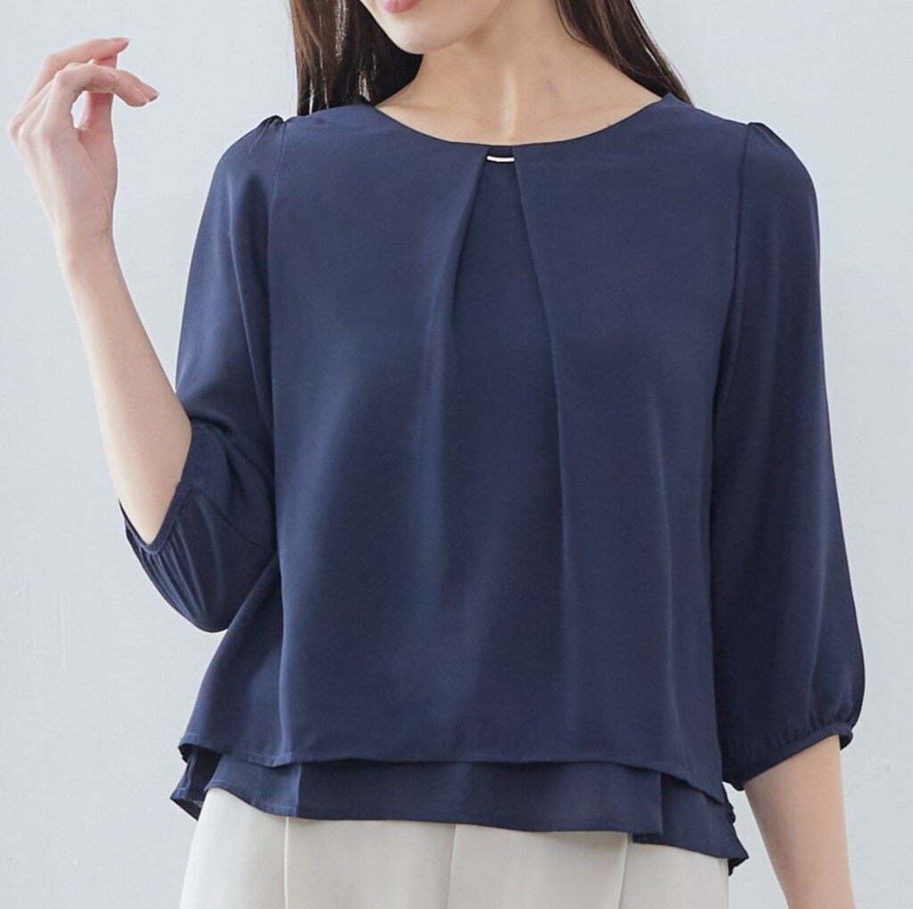 〈防シワ＆速乾〉スッキリ細見えアクセサリー付きブラウス／リリヤーノ（RIRIYANO）