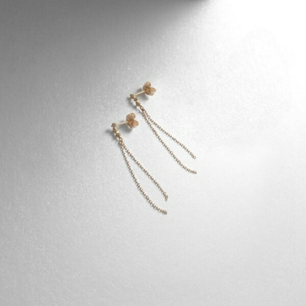 K10ダイヤモンド フリンジチェーン スタッドピアス／ココシュニック（COCOSHNIK）