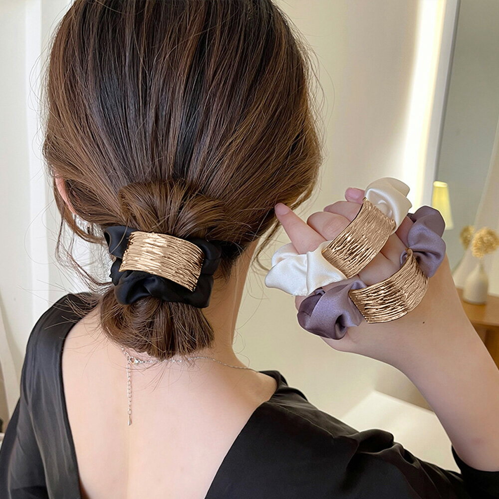 プレート付きシュシュ 大人っぽいヘアゴム／ミニミニストア（miniministore）のサムネイル