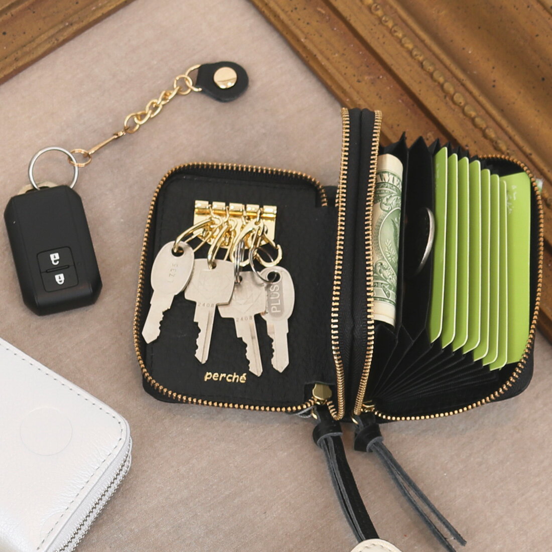 【本革 レザー】 ペルケ perche / ドット型押し・ジャバラカードキーケース／ペルケ（perche'）