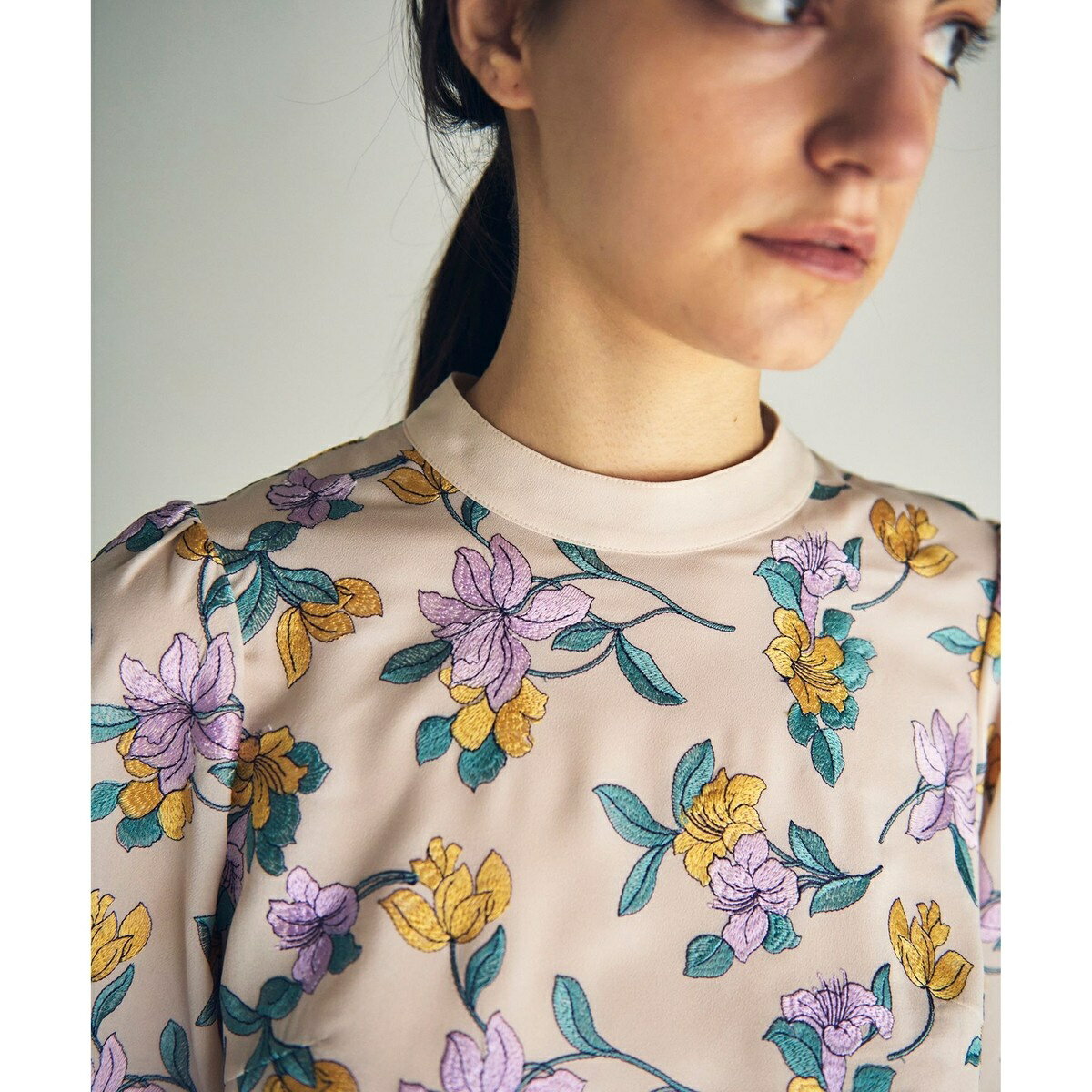 フラワー刺繍ショートトップ／グレースコンチネンタル（GRACE CONTINENTAL）