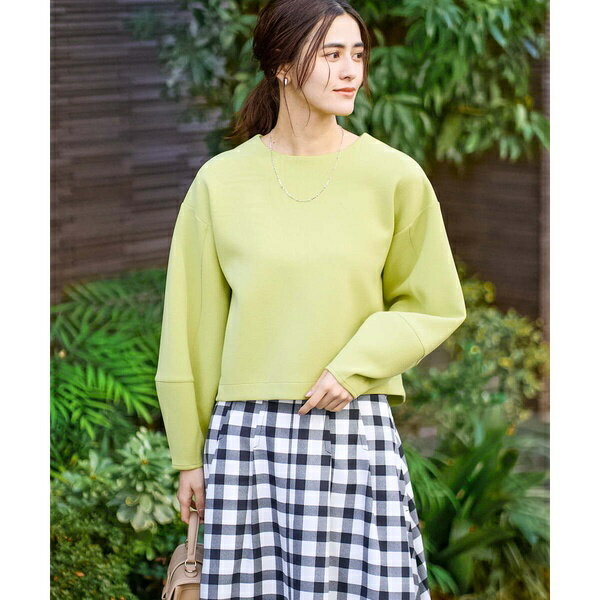 クロップドフォルムプルオーバー／アー・ヴェ・ヴェ（a.v.v）