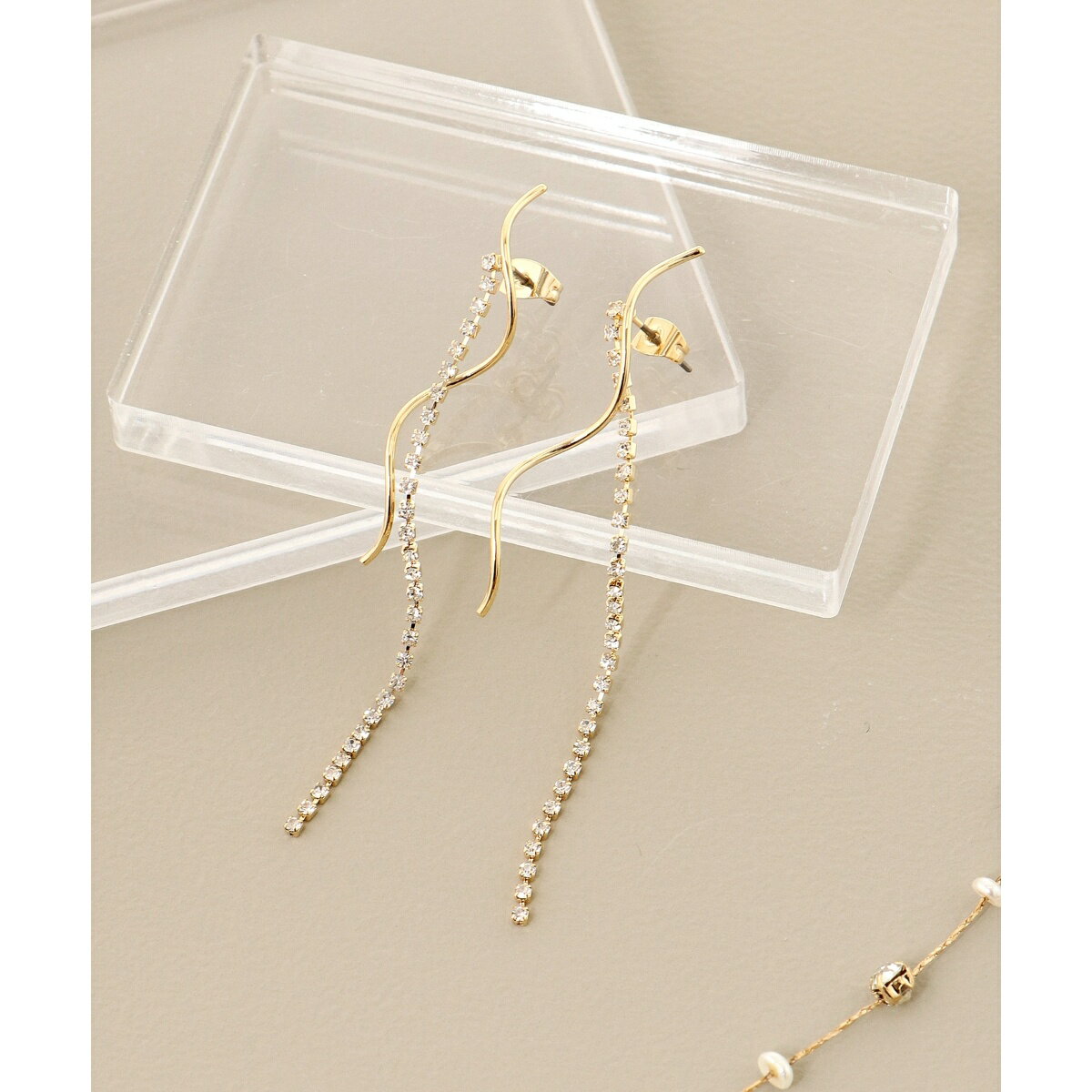 繊細ビジューピアス／マジェスティックレゴン（MAJESTIC LEGON）