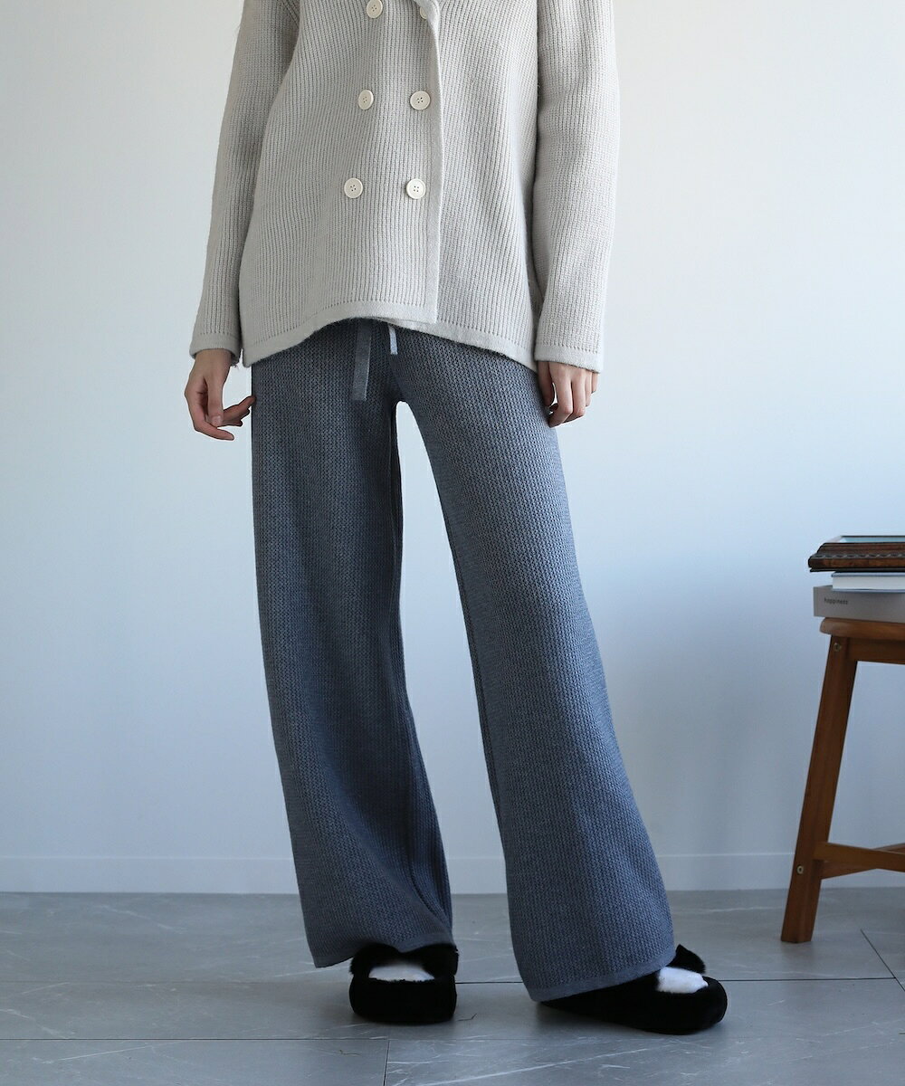 [型番:TKjmy7108a]【Design/Styling】 温かさと快適さを兼ね備えた秋冬におすすめのロングパンツです。裏起毛のデザインで、ウエスト部分はゴム仕様なので、暖かくて締め付け感がありません。伸縮性があり、動きやすく、外出着としてもOK 室外でも、リラックスタイムのルームウェアとしてもお使いいただけます。シンプルなトップスやウールセーターと組み合わせて、温かくおしゃれな秋冬の装いをお楽しみください。 ■カラー：5色展開【実寸】(cm)FREE:ウエスト64 ヒップ83 パンツ丈98.5 股上32 股下67.5 もも周り54 すそ周り54※(　)で表記されている数字はヌードサイズです。ヌードサイズとは衣服を身につけない身体のサイズです。お客様ご自身の身体サイズと比較してお選びください。 ■素材： 【素材】ビスコース 50% ナイロン 22% ポリエステル 28% ■お手入： &nbsp;&nbsp;>>商品のお取り扱い方法 ■原産国： 原産国：中国秋冬柔らか 裏起毛暖かパンツ　外出できる/ルームウェア／アイモハ（aimoha）ブラックベージュダークグレーオフホワイトブラウン画面上と実物では、多少色具合が異なって見える場合がございます。