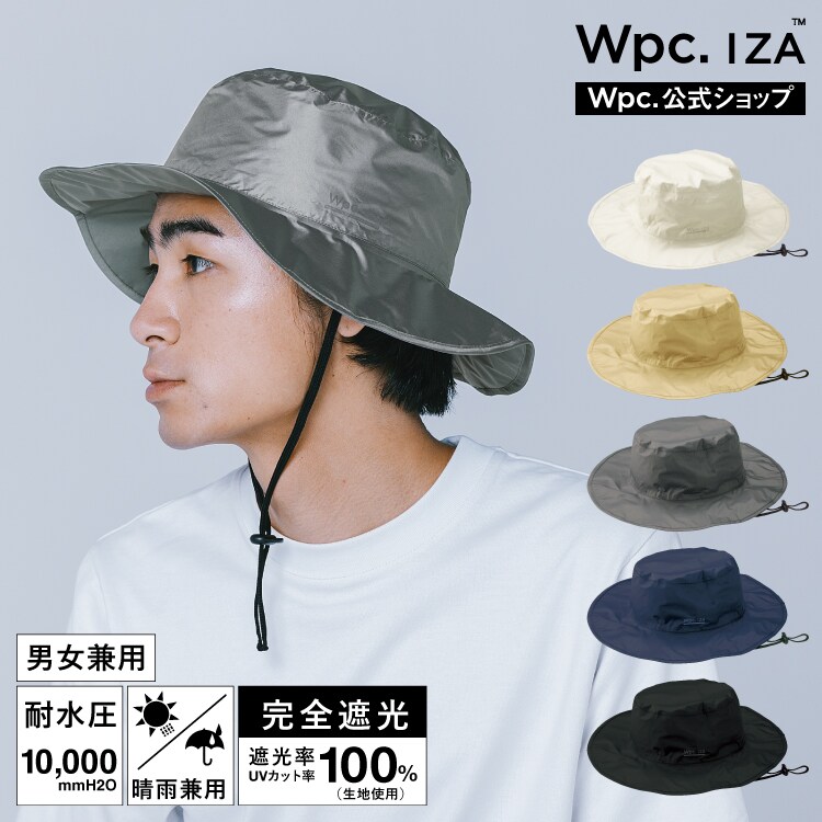 [型番:ZA012]「Wpc. IZA（ダブリュピーシーイーザ）」シリーズにサファリハットが新登場！ZA012：RAIN BREAKER SAFARI HATIZAの遮光・耐水生地を使用したハットが登場。晴雨兼用の機能を兼ね備えたシンプルなデザインで、あご紐付き、持ち運びに便利なパッカブル仕様です。■晴れの日も、雨の日も使えるハット遮熱効果のある生地に表面張力を高めた超撥水加工を施したハイスペックな生地を使用。UVカット率・遮光率100％で晴れの日の紫外線対策として、最高等級のはっ水度で雨をしのぐアイテムとして。晴れの日も雨の日も必要とされる機能を高いレベルで保持しています。 ※激しい雨天時や長時間のご使用は雨漏りや色落ちの原因となる可能性がございます。※記載の結果は生地の状態での測定値となり、帽子本体の性能を示す数値ではありません。■最高等級の撥水力・裏面に施した多層のポリウレタンコーティングにより、10、000mmを越える耐水圧を記録。(JIS L 1092 A法) ・表面張力を高めた超撥水加工で雨粒が玉の様に転がります。　撥水度試験5等級(最高等級)(JIS L 1092法) ※はっ水効果はご使用環境や使用頻度により徐々に低下していきます。※記載の結果は生地の状態での測定値となり、帽子本体の性能を示す数値ではありません。■日常使いに便利な機能が満載・裏面メッシュで通気性を考慮。・持ち運びに便利なパッカブル仕様。・調整可能なドローコード付き。※ご使用になる前に製品に付属しているご使用上の注意をお読みください。［Wpc. IZA/ ダブリュピーシー イーザ]This is COOL.猛暑に、日傘という選択を—。優れた遮熱性を備え、光や紫外線もカットするハイスペックな男の晴雨兼用傘「Wpc. IZA」。クールで快適なライフスタイルをお届けします。※商品カラーは生産時期やモニター・お部屋の照明等の環境により異なる場合がございます。■カラー：ブラック、オフ、ネイビー、ベージュ、グレー頭周り：61cm高さ：8.5cmつば：8cm※(　)で表記されている数字はヌードサイズです。ヌードサイズとは衣服を身につけない身体のサイズです。お客様ご自身の身体サイズと比較してお選びください。 ■素材： ポリエステル100% ■お手入： &nbsp;&nbsp;>>商品のお取り扱い方法 ■原産国： 中国製晴雨兼用 帽子 サファリハット メンズ レディース 接触冷感 フェス 男性 ギフト おしゃれ IZA／Wpc.（WPC）ブラックオフネイビーベージュグレー画面上と実物では、多少色具合が異なって見える場合がございます。