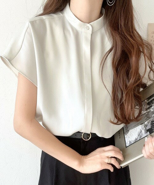 着まわし万能な大人トップス。比翼バンドカラーフレンチスリーブシャツ/クラシカルエルフ(Classical Elf)