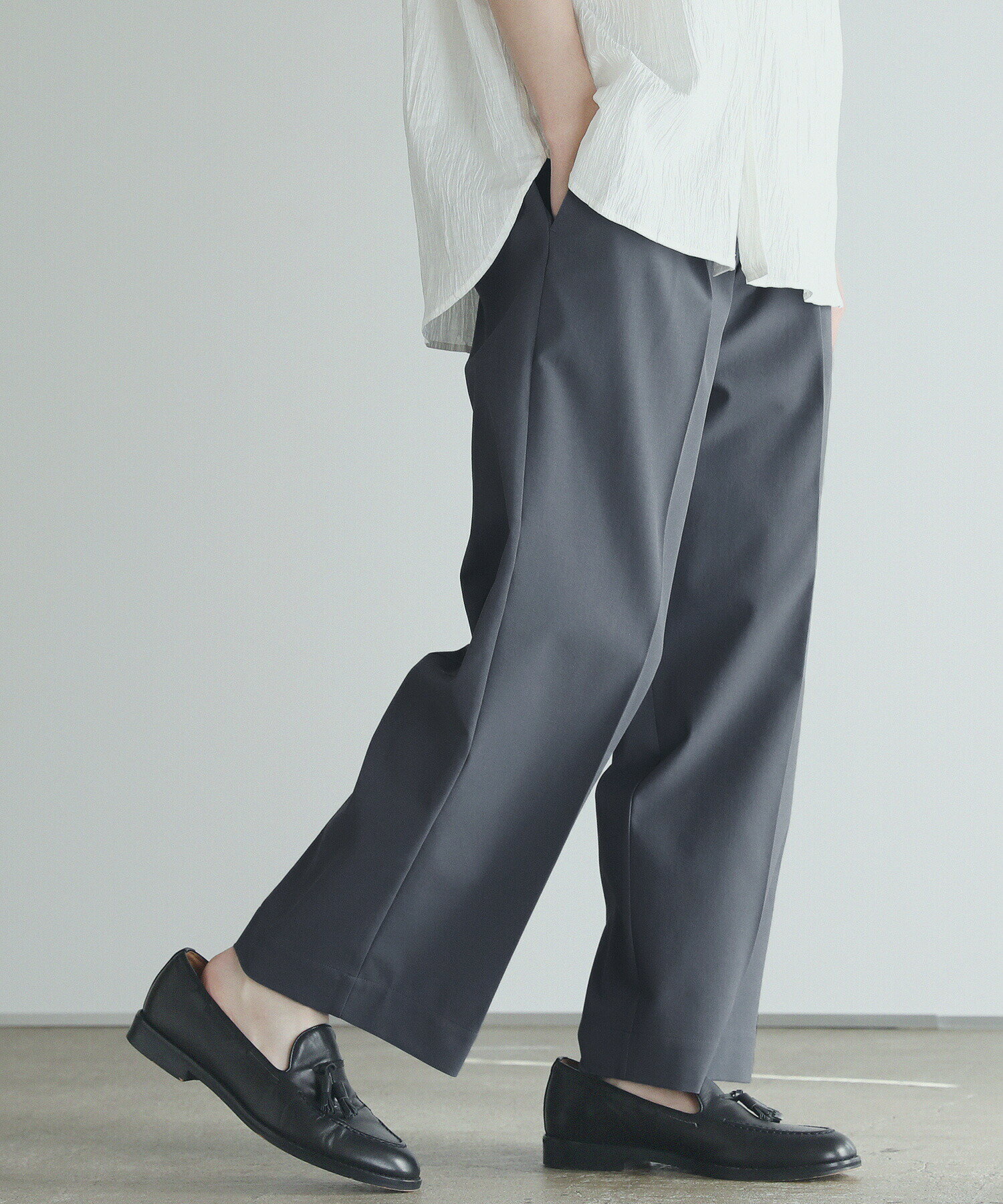 ＜SLICK＞テックツイルツータックワイドスラックス／スプートニクス（SPUTNICKS）