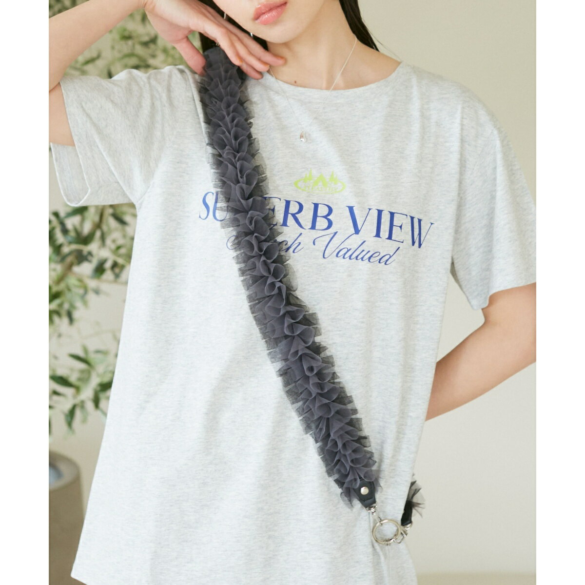 グラデーションフリルスマホショルダー／ビス（VIS）