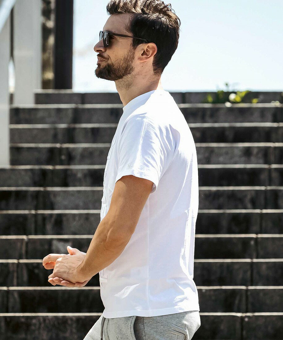 1PIU1UGUALE3 RELAX バーチカル刺繍ロゴ半袖Tシャツ／ウノピゥウノウグァーレトレ リラックス（1PIU1UGUALE3 RELAX）