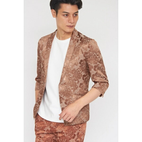 [型番：2001816]【DESIGN】 トルコ製SIMMOD社のフラワージャカードを使用した七分袖テーラードジャケット。 シャープなシルエットにこだわり、ナローラペルと鋭角なフロントカットに仕上げました。 2BデザインでVゾーンを深くとり、丈感をコンパクトにすることで、軽くすっきりとした印象を与えてくれます。 シルキーフラワーJQショートパンツとセットアップとしての着用も可能です。 【TEXTILE】 トルコ産のストレッチフクレジャカード素材。 種類の異なる糸を同系色で染め分け、光沢感のある色味とマットな色味のコントラストにより、深みのある表情となっています。 ポリウレタン糸を絡ませることで伸縮性も兼ね備え、軽くソフトタッチなテキスタイルに仕上げています。モデル身長 185cm：着用サイズ LL■カラー：ブラック、キャメルM:バスト96cm着丈63.5cm袖丈42.5cm肩幅42cmL:バスト100cm着丈66cm袖丈44cm肩幅44cmLL:バスト104cm着丈66.5cm袖丈44.5cm肩幅45cm※(　)で表記されている数字はヌードサイズです。ヌードサイズとは衣服を身につけない身体のサイズです。お客様ご自身の身体サイズと比較してお選びください。 ■素材： レーヨン59% ポリエステル38% ポリウレタン3% ■お手入： &nbsp;&nbsp;&gt;&gt;商品のお取り扱い方法 ■原産国： 中国TORNADO MART∴シルキーフラワーJQ7分袖ジャケット／トルネードマート（TORNADO MART）ブラックキャメル画面上と実物では、多少色具合が異なって見える場合がございます。