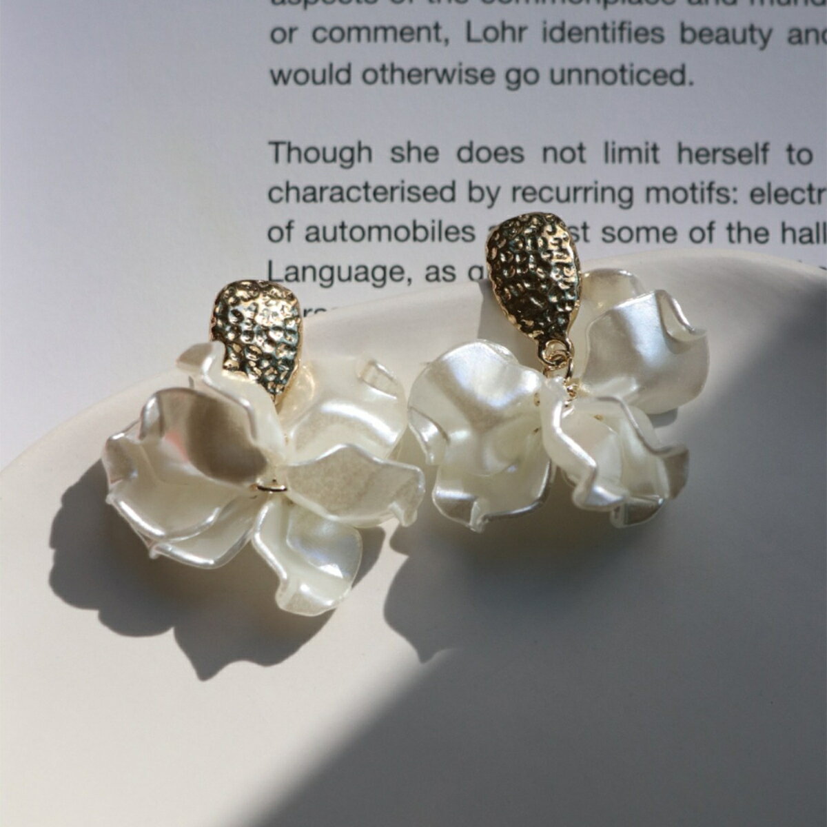 ニュアンスフラワーピアス／ベース（BASE）