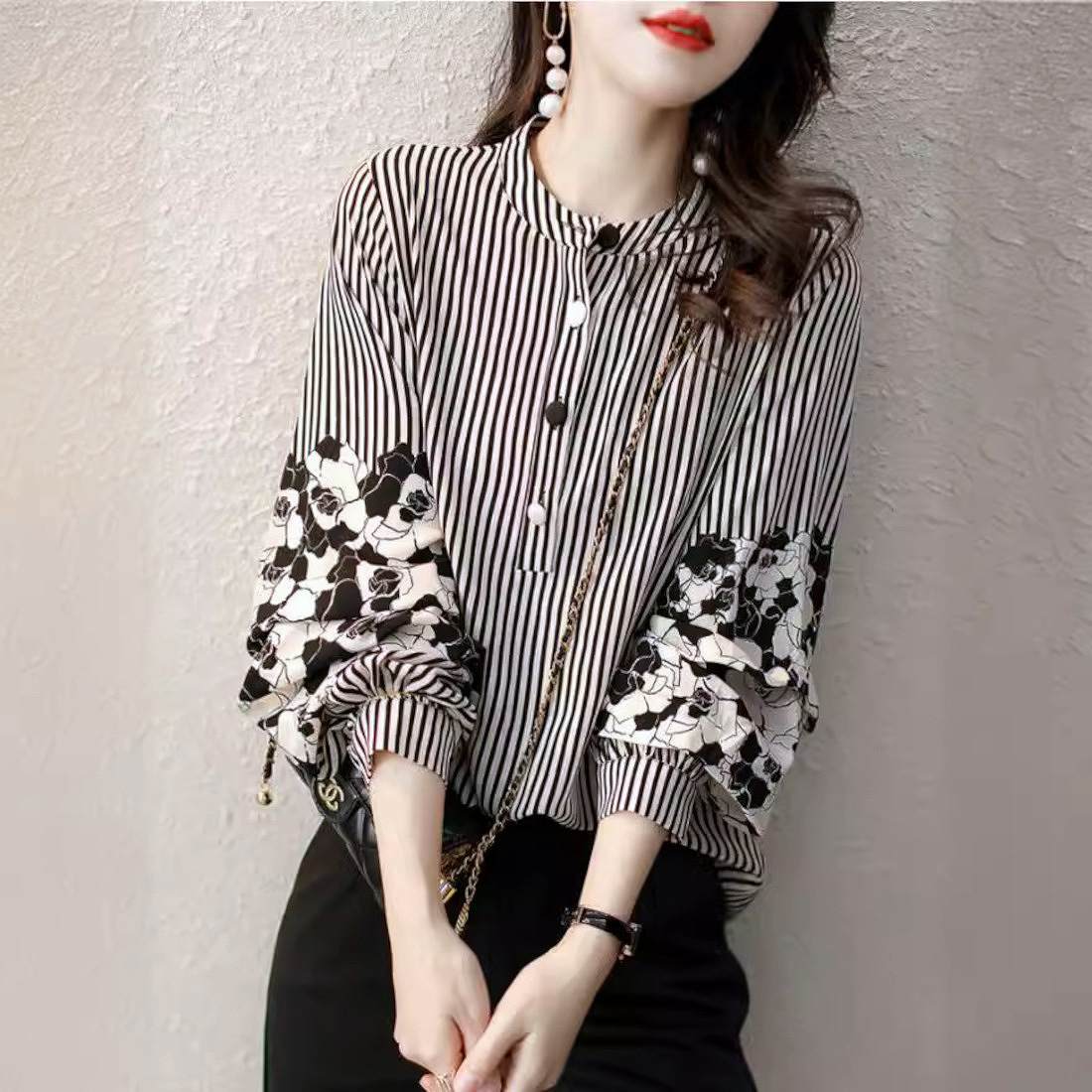 くしゅっと袖ストライプブラウス／メゾンドラティール（maison de LATIR）