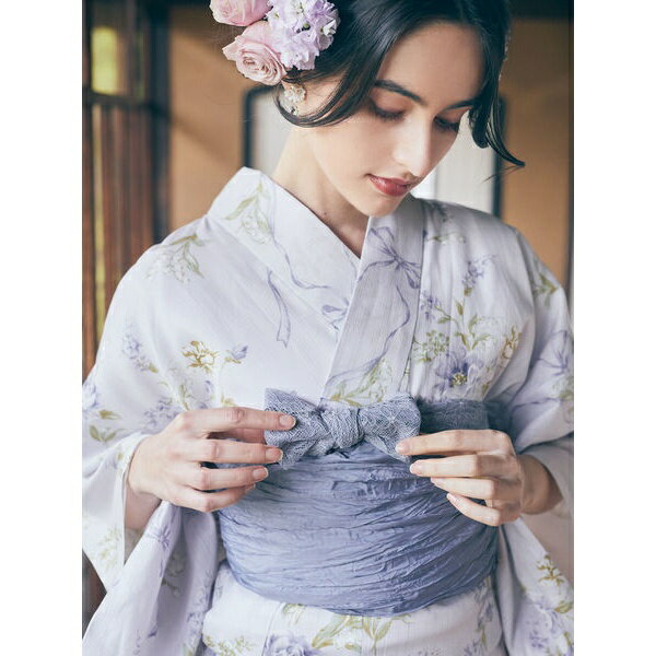 [型番：8A42LAM0300]Maison de FLEURから、浴衣や着物を自分らしくアレンジできる総レースの帯揚げが初登場♪繊細なレースでエレガントさをプラスするレースの帯揚げ。着物や浴衣を着る際に女性らしい華やかな印象をプラスしてくれます。落ち着いた色合いで合わせやすいのも魅力的なポイント。1つ持っておくと、長くお使いいただけるアイテムです。※本製品にはブランドネームがつきます。【ご注意事項】※サンプルにて撮影を行っております。実際にお届けする商品と仕様やサイズが若干異なる場合がございます。《関連商品》【08000649400】リボン浴衣【08000649500】フローラル浴衣【8A42LAM0300】レース帯あげ※【】内の品番で検索してください。■カラー：アイボリー、ピンク、グレイッシュブルーF:たて:30cm よこ:170cm※(　)で表記されている数字はヌードサイズです。ヌードサイズとは衣服を身につけない身体のサイズです。お客様ご自身の身体サイズと比較してお選びください。 ■素材： ホ゜リエステル ■お手入： &nbsp;&nbsp;>>商品のお取り扱い方法 ■原産国：レース帯あげ／メゾン ド フルール（Maison de FLEUR）アイボリーピンクグレイッシュブルー画面上と実物では、多少色具合が異なって見える場合がございます。