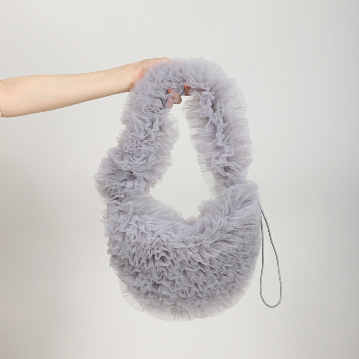 チュール フリル シャーリング ショルダーバッグ／ベース（BASE）