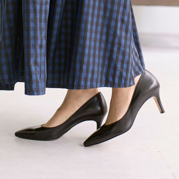 【公式オンラインストア限定】ポインテッドトゥプレーンパンプス(7cmヒール)／カリーノ（carino）
