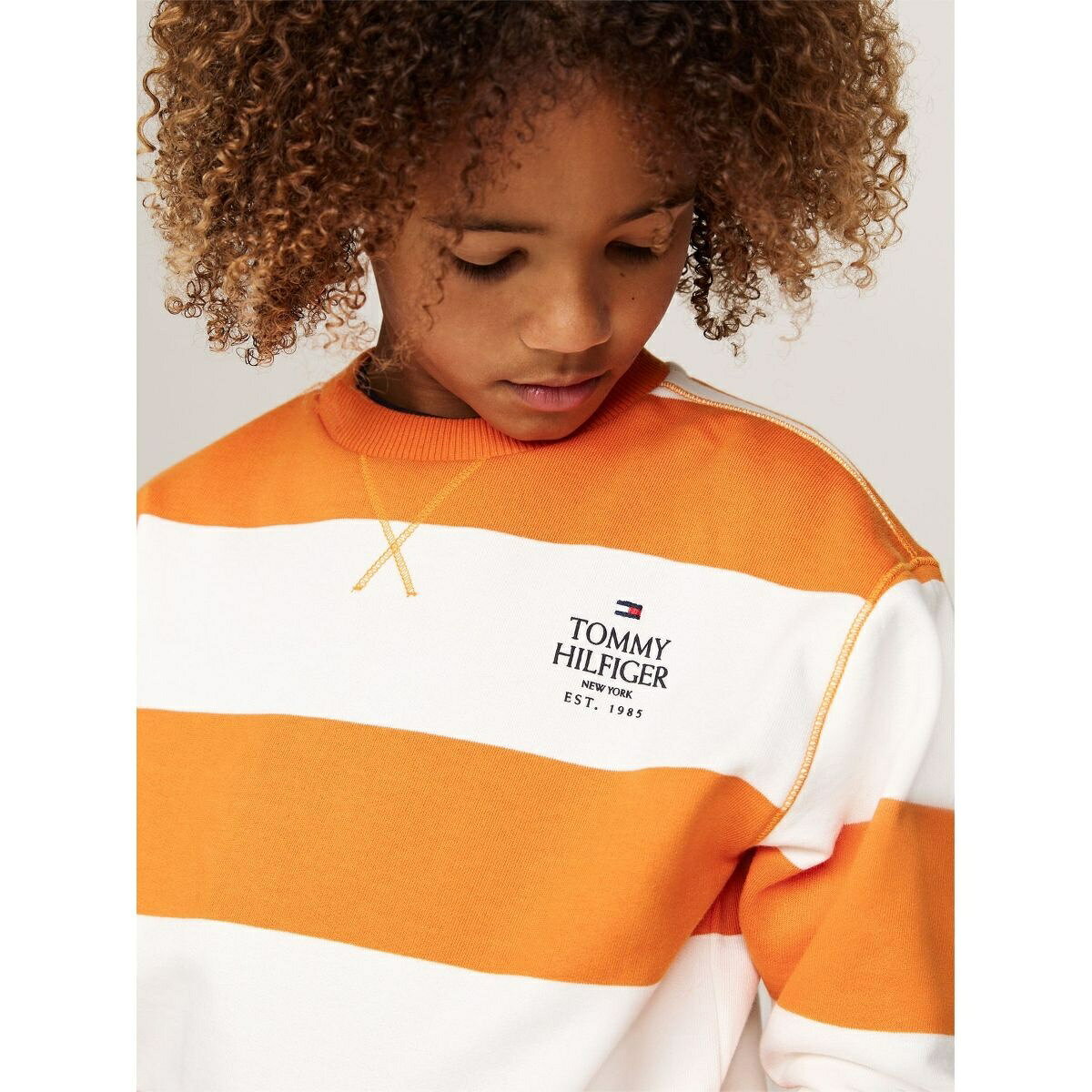 KIDS ストライプクルーネックトレーナー／トミー ヒルフィガー（Tommy Hilfiger）