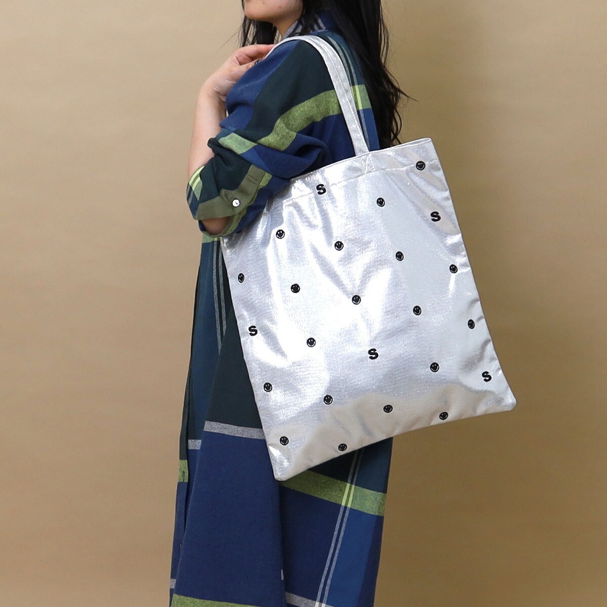 【COOCO クーコ】SMILEY　フェイス刺繍 メタリック バッグ A4収納可能 にこちゃん／クーコ（cooco）