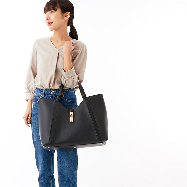 FURLA GOCCIA XL ホーボーバッグ／フル�