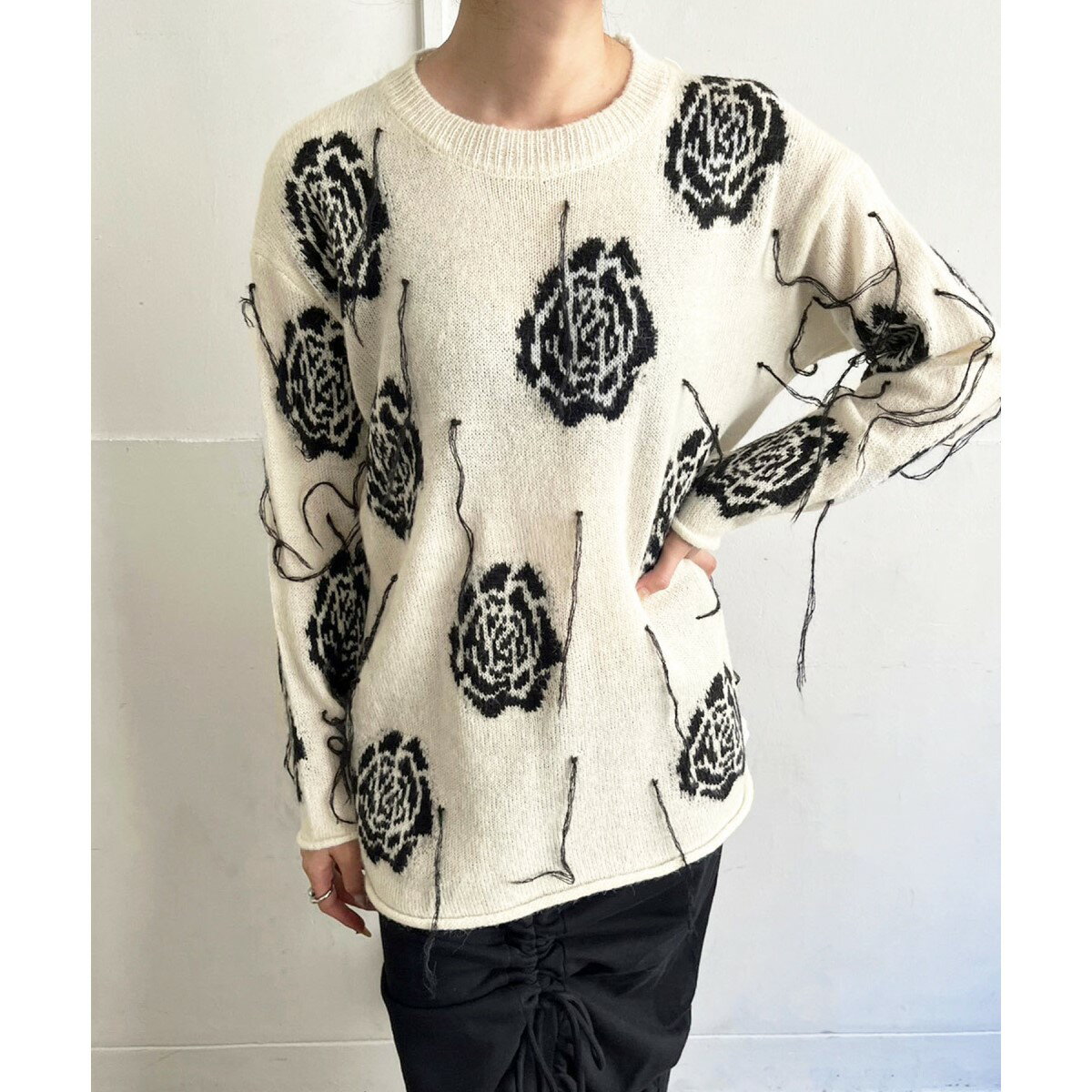 ローズジャガードポイントフリンジルーズニット／ジュエローブ（Jewelobe）