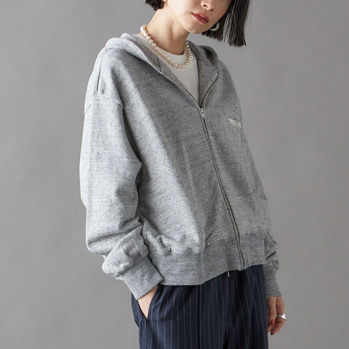 SHIPS NINE CASE:ロゴ フーディー／シップス（SHIPS）