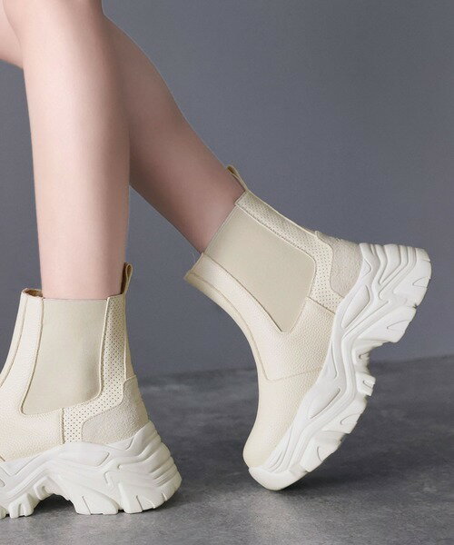 《JAVAジャバコラボ》足元からお洒落を楽しむ！厚底ソールサイドゴアショートブーツ／クラシカルエルフ（Classical Elf）のサムネイル