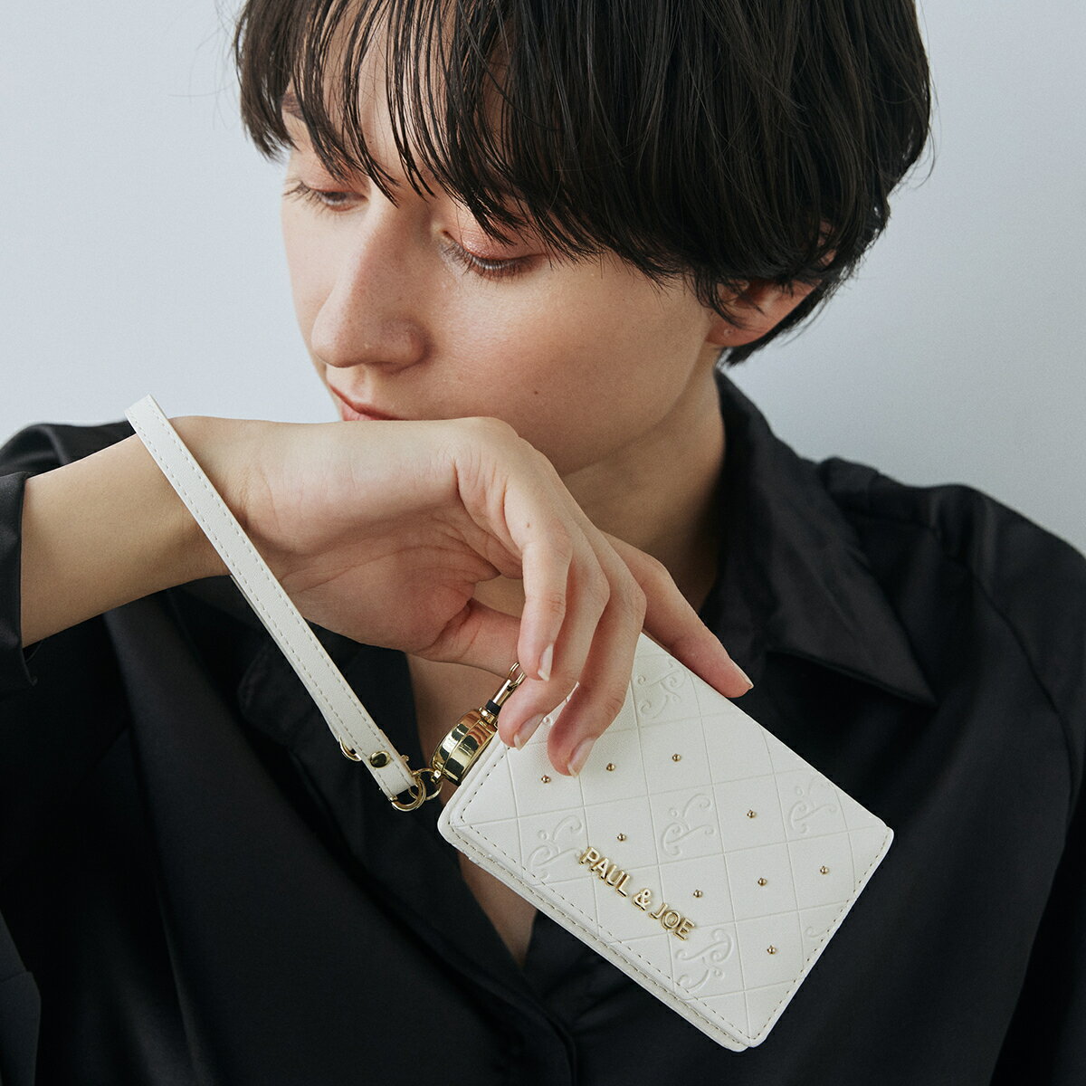 PAUL ＆ JOE ACCESSOIRES リールコード付き2面パスケース PJA-W1074／ポールアンドジョーアクセソワ（PAUL ＆ JOE ACCESSOIRES）のサムネイル