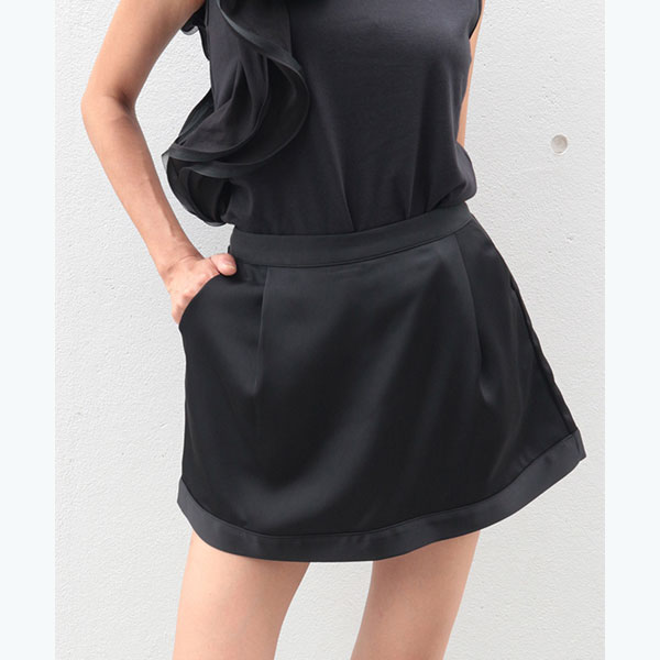 サテンタックミニスカート／アンビエント（AMBIENT）