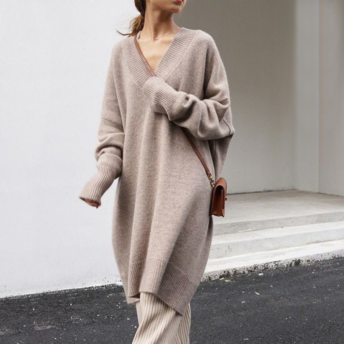 Vネックニットチュニック／メゾンドラティール（maison de LATIR）