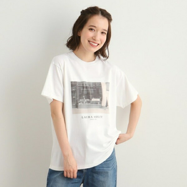  第一号店 フォトTシャツ／ローラ アシュレイ（LAURA ASHLEY）