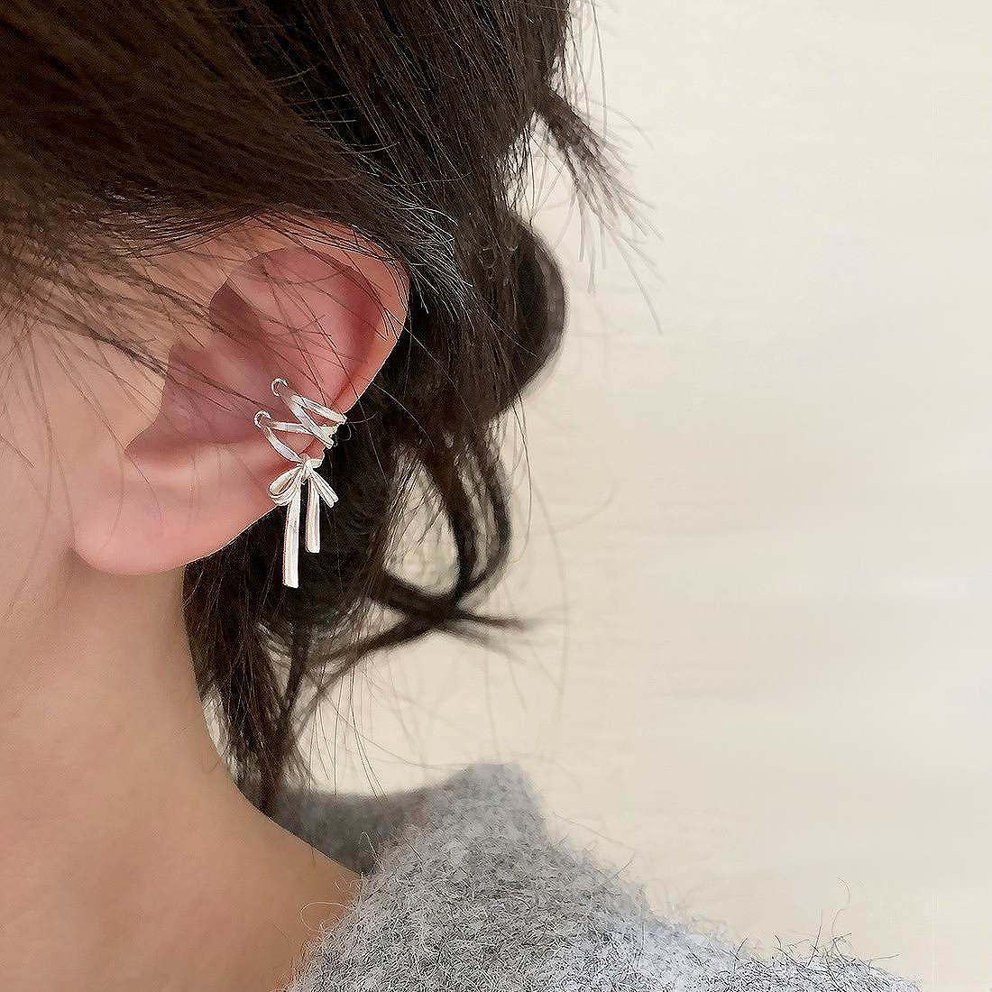 編み上げリボンのイヤーカフ（ペア）／フォースメント（Forcement）