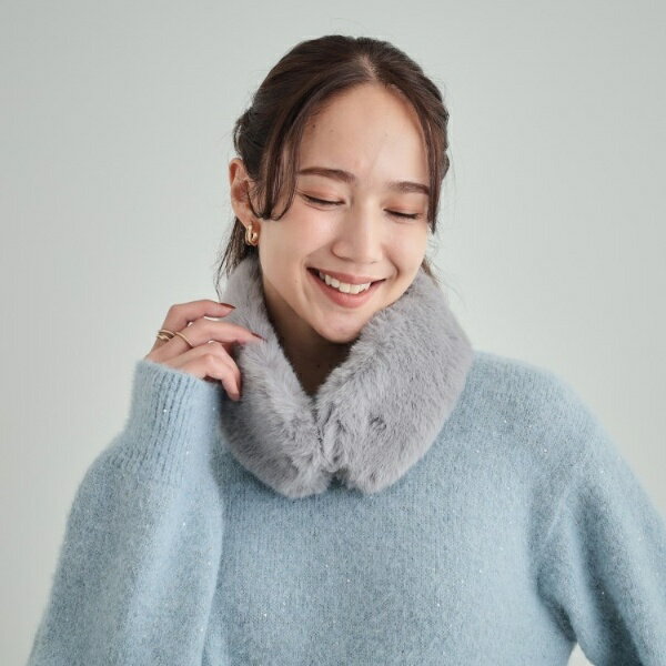 上品に大人可愛く マグネットフェイクファープチティペット／シューラルー（SHOOLARUE）