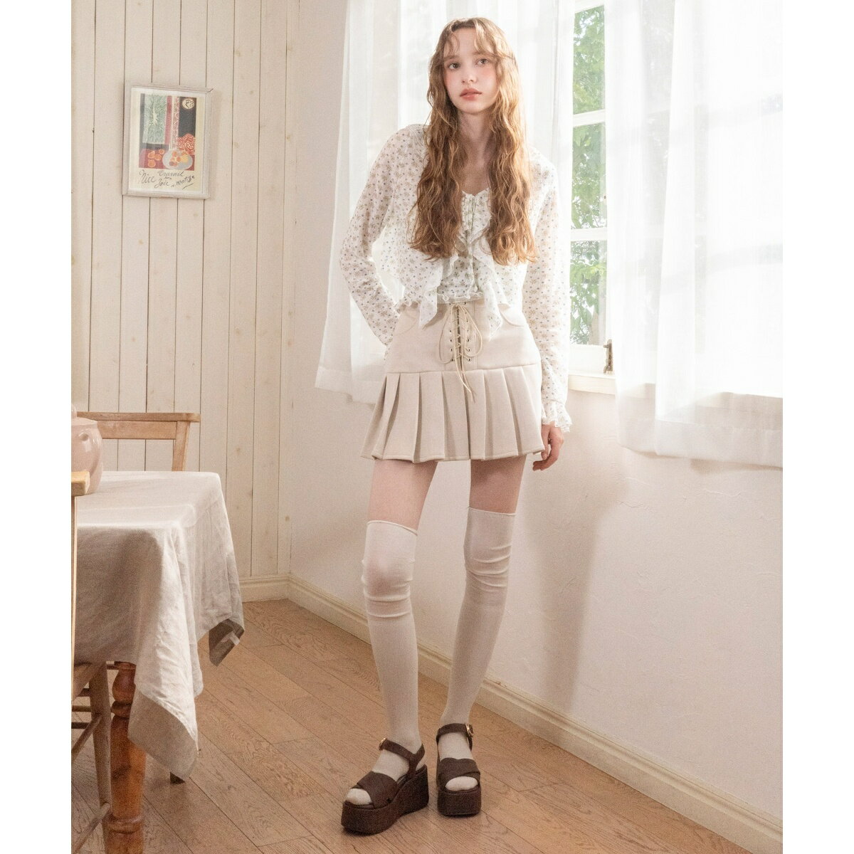 フロントレースアッププリーツスカパン／マジェスティックレゴン（MAJESTIC LEGON）