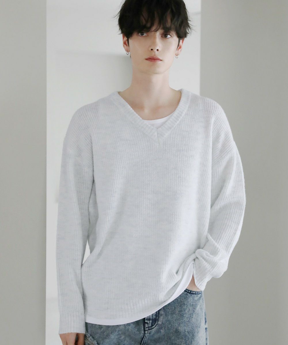 フラッフィーヤーン片畦編みVネックニット／アストロノミー（ASTRONOMY）