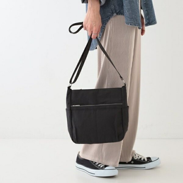 【撥水】10ポケットスクエアショルダーバッグ／シューラルー（SHOOLARUE）