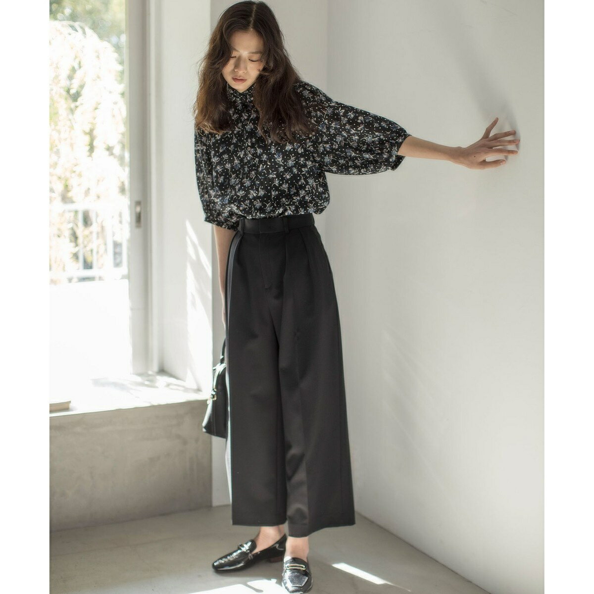 ドライタッチツイル ワイドパンツ／組曲（KUMIKYOKU）