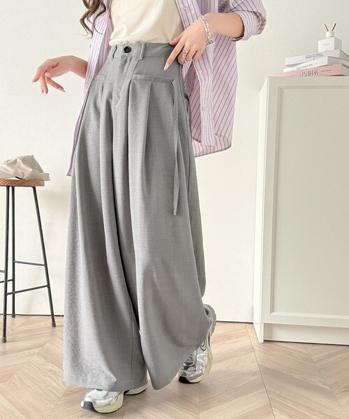 動くたび軽やか上品シルエット。サイドリボン付き3タックハイウエストワイドパンツ／クラシカルエルフ（Classical Elf）