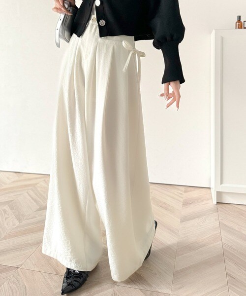 動くたび軽やか上品シルエット。サイドリボン付き3タックハイウエストワイドパンツ／クラシカルエルフ（Classical Elf）